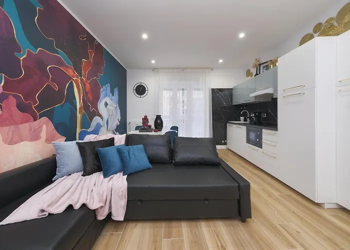The Blue Iris Apartment Rom