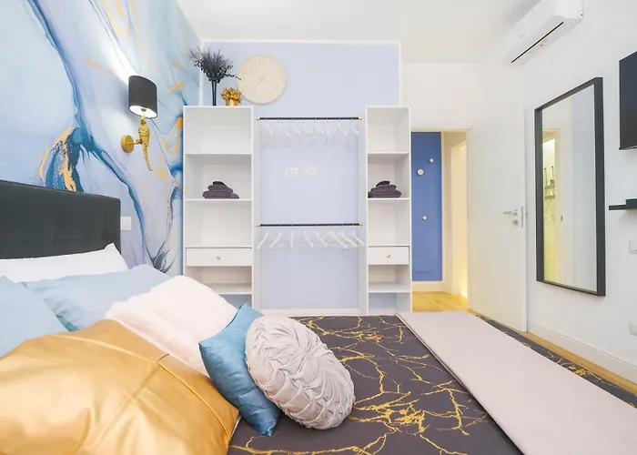 The Blue Iris Apartment Rom